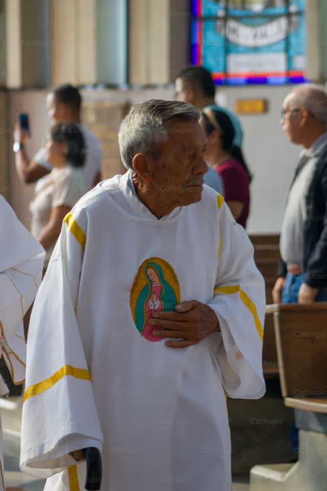 Diacono - Banco de imágenes católicas - Fotografía por Andrés José Barbera Zambrano