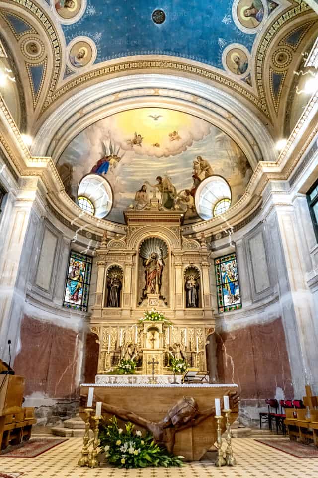 Iglesia antigua - Banco de imágenes católicas - Fotografía por Jakov Pleše