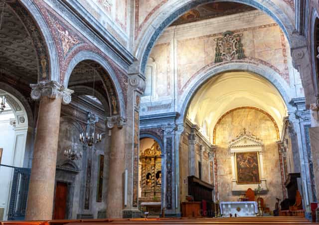 Vista interior de la catedral de Ostuni - Banco de imágenes católicas - Fotografía por Antonio Gravante