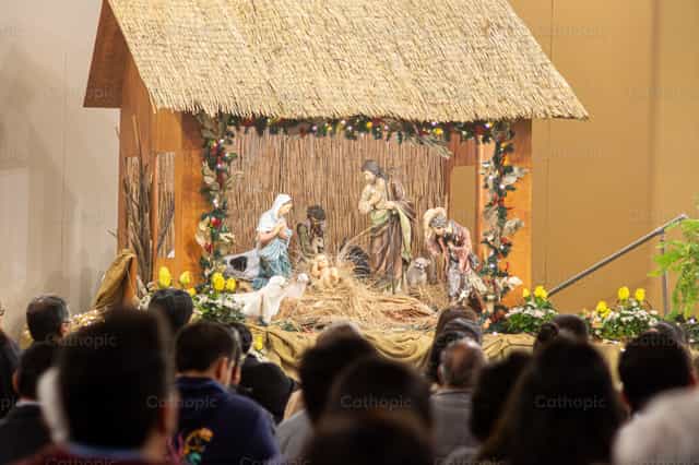 Pesebre en la Santa Misa - Banco de imágenes católicas