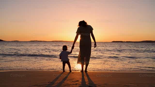 Mãe e filho - Imagens católicas de stock