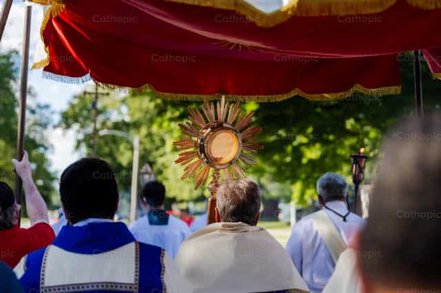 Procesión del Santísimo Sacramento - Banco de imágenes católicas