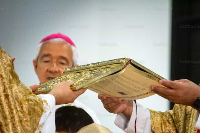 Episkopal na ordenasyon - Mga Catholic stock image