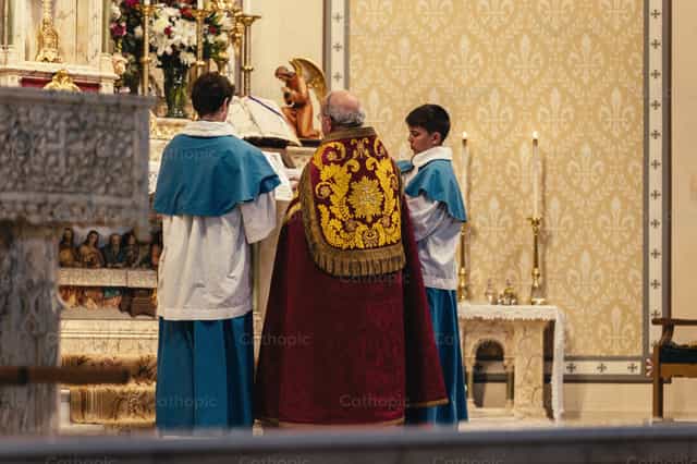 Missa Solene - Imagens católicas de stock