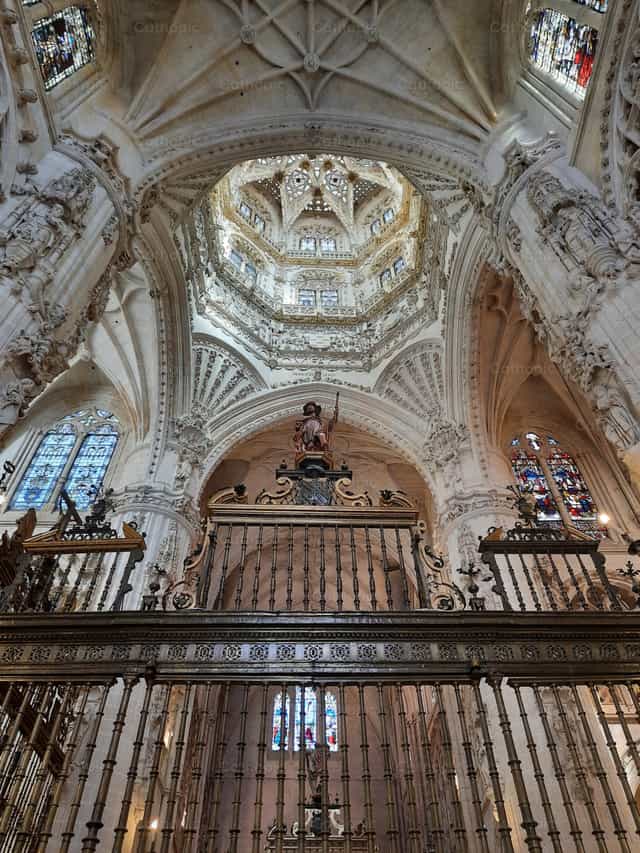 Koro ng Burgos Cathedral - Mga Catholic stock image - Larawan ni Alf B