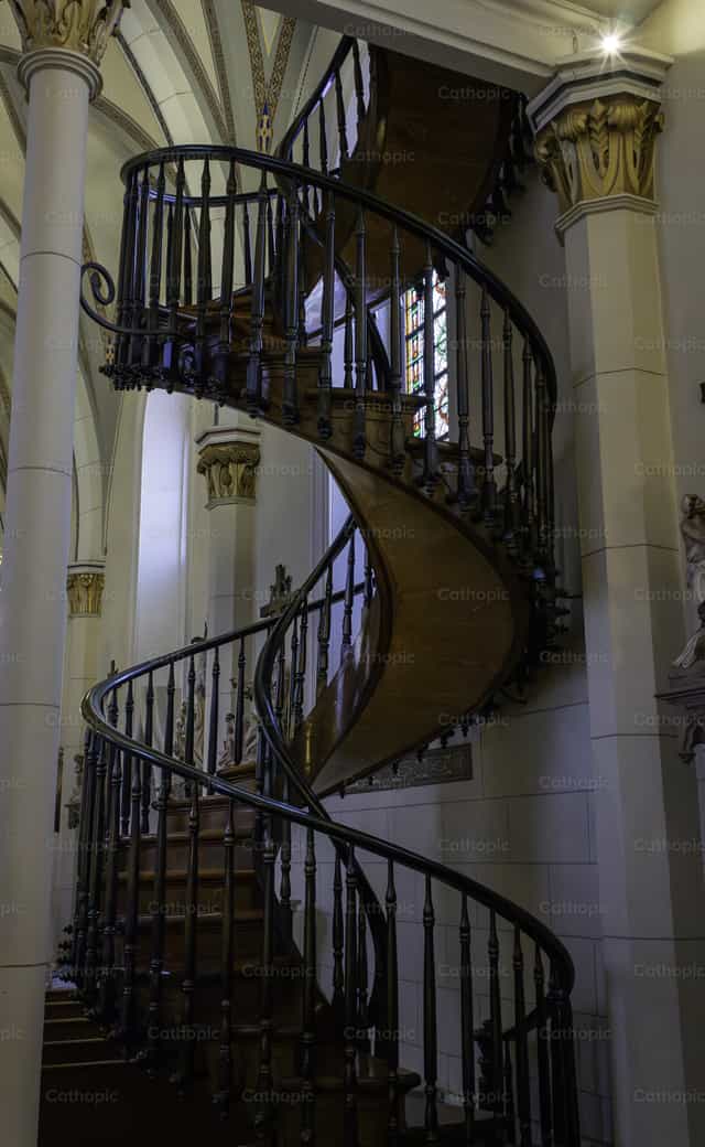Scala costruita da San Giuseppe - Immagini stock cattoliche