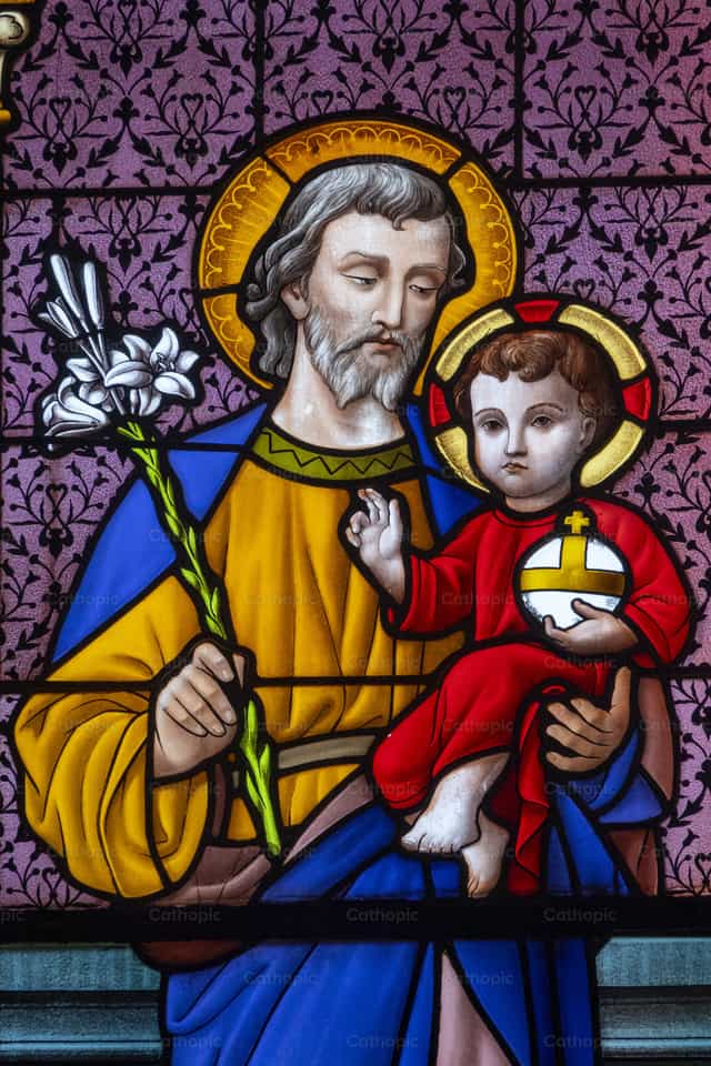 Vidriera que representa a San José y a Jesús - Banco de imágenes católicas - Fotografía por Joan Sutter
