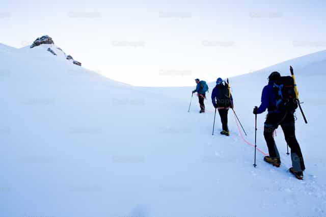 Caminantes en la montaña - Banco de imágenes católicas - Fotografía por José Ángel SH
