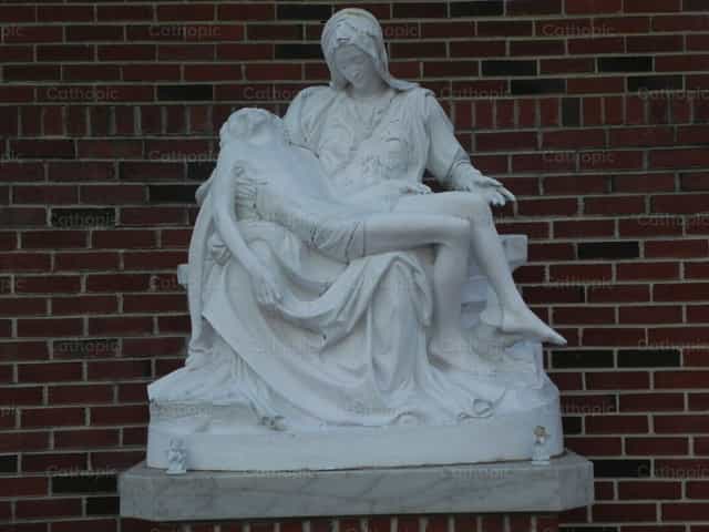 Estatua de Maria con Jesus en brazos - Banco de imágenes católicas