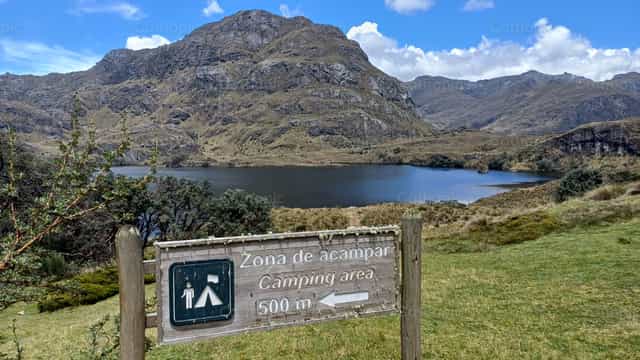 Cajas Nemzeti Park: kempingterület - Katolikus stockképek