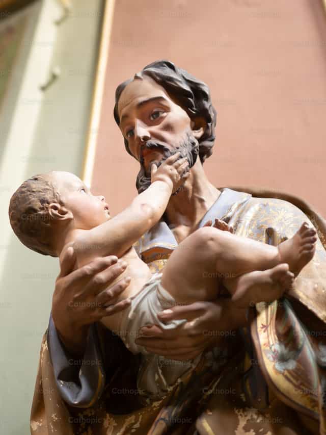 El Niño Jesús acariciando la barba de San José - Banco de imágenes católicas