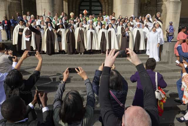 Familia carmelitana reunida - Banco de imágenes católicas