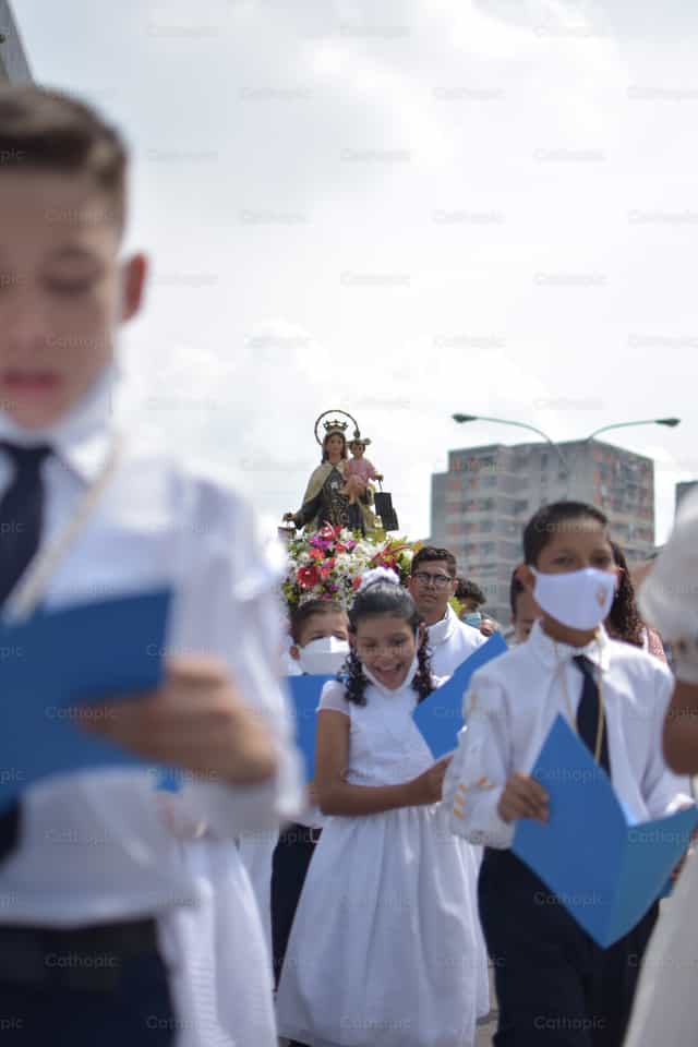 Virgen del Carmelo - Banco de imágenes católicas - Fotografía por Miguel White
