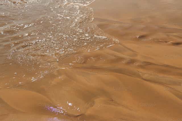Agua y arena - Banco de imágenes católicas - Fotografía por Frames Cristianos