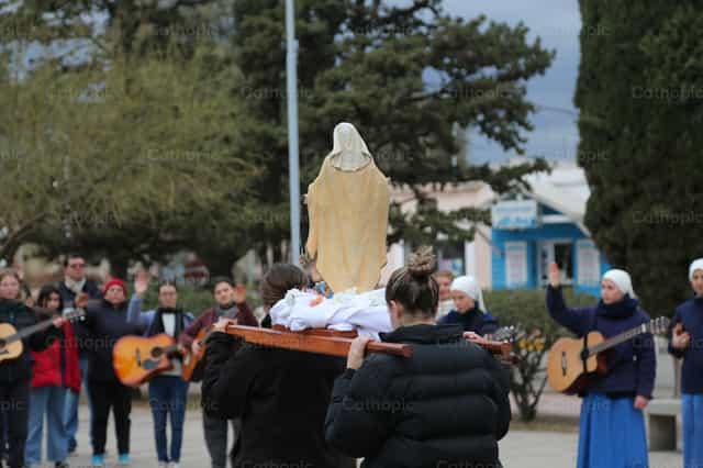 Procesión con la Virgen María - Banco de imágenes católicas