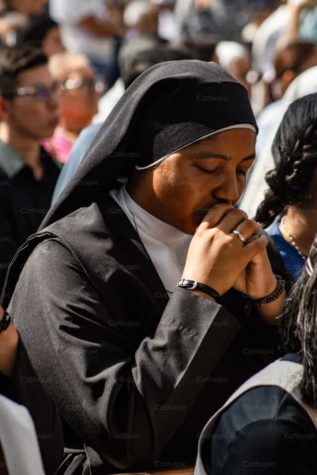 Prayer - Catholic stock images - Photo by Andrés José Barbera Zambrano