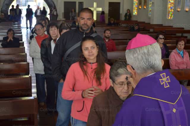 Imposizione delle ceneri - Immagini stock cattoliche