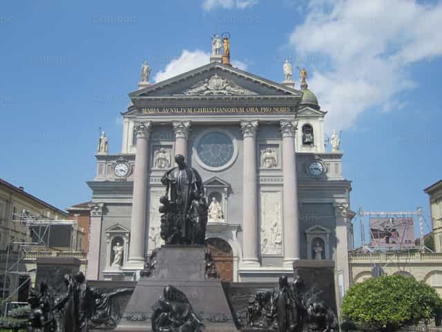 Basílica de María Auxiliadora - Banco de imágenes católicas