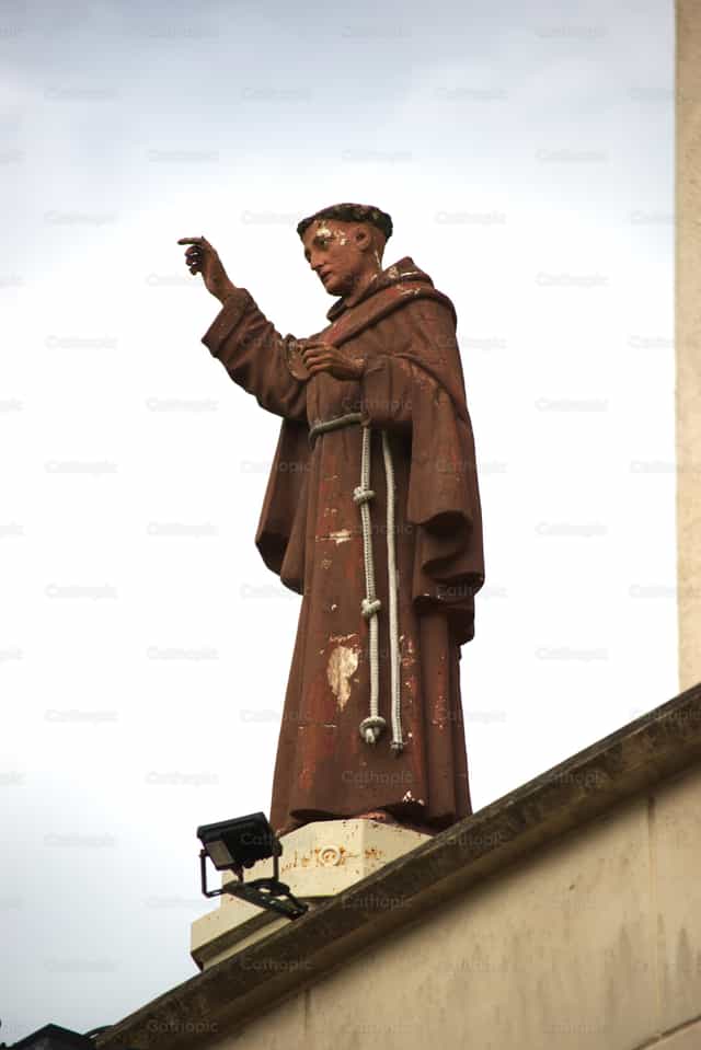 Statue des Hl. Antonius - Katholische Stockfotos - Foto von yomismo