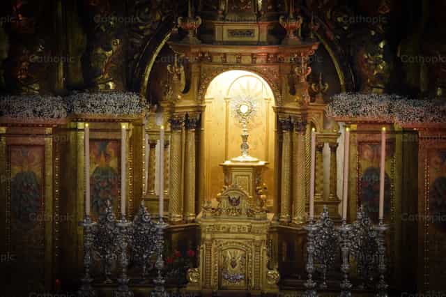 La Luce che risplende nelle tenebre - Immagini stock cattoliche