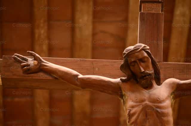 Cristo en madera - Banco de imágenes católicas