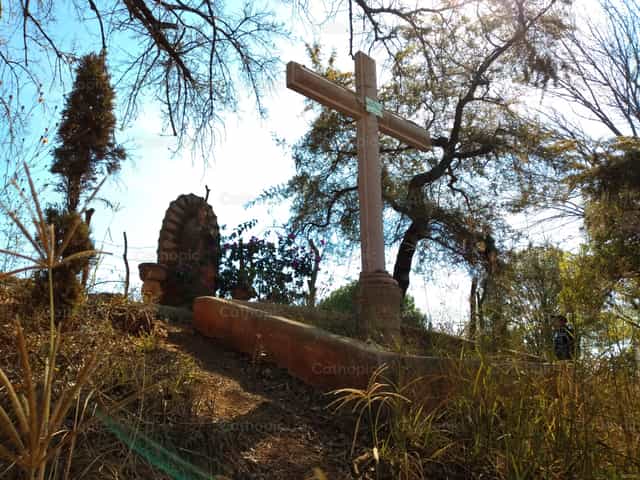 Maria junto a la cruz - Banco de imágenes católicas