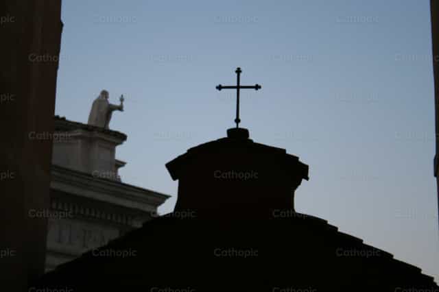 Cúpula de parroquia - Banco de imágenes católicas