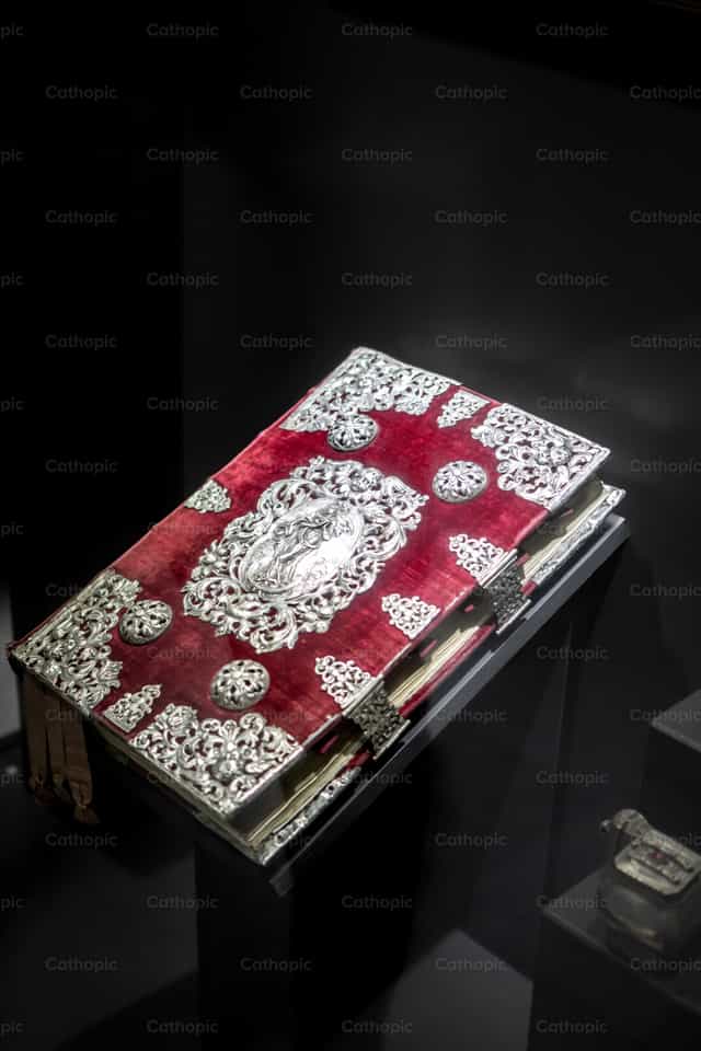 Old Missal - Catholic stock images - Photo by Jakov Pleše