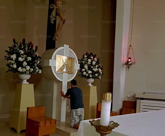 Adoracion al Santisimo Sacramento - Banco de imágenes católicas