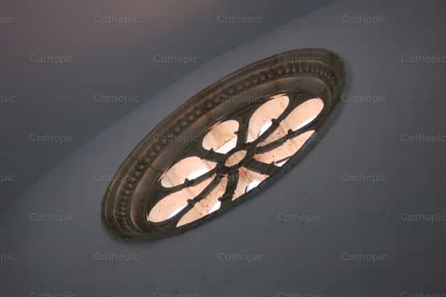 Ventana de la iglesia de San Lázaro - Banco de imágenes católicas