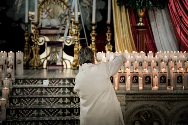 Offerta di luce - Immagini stock cattoliche - Foto di Carolina BR