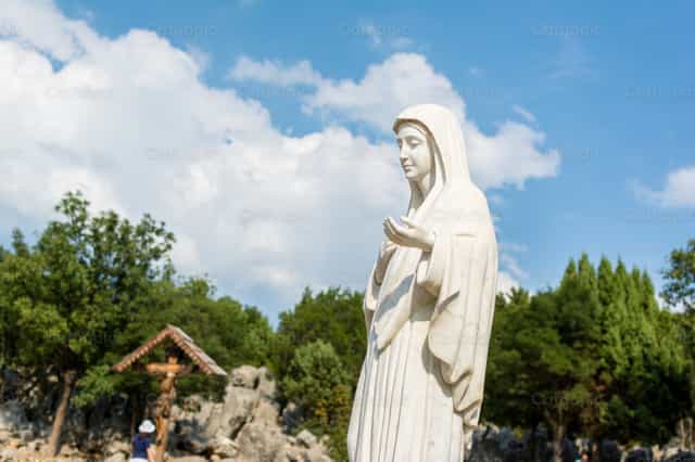 Medjugorje. Colina de las Apariciones - Banco de imágenes católicas