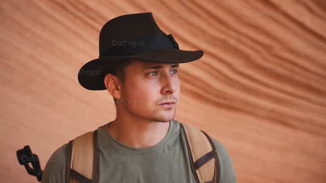 Jeune touriste au Grand Canyon - Images catholiques de stock - Photo de Santiago de la Hoz