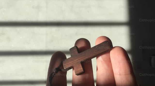 Cruz de madera - Banco de imágenes católicas