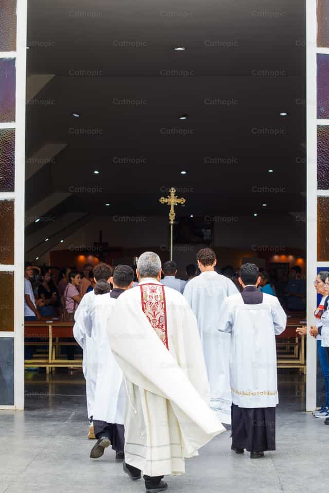 Einzug zur Messe - Katholische Stockfotos - Foto von Andrés José Barbera Zambrano
