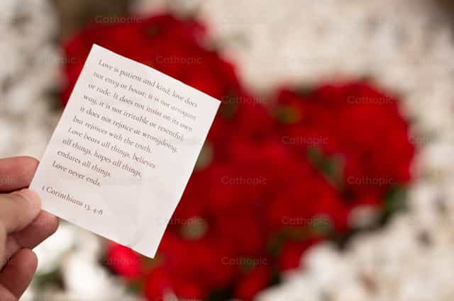 El amor es - Banco de imágenes católicas - Fotografía por Carolina BR