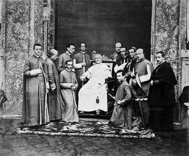 El papa Pío IX y los cardenales - Banco de imágenes católicas - Fotografía por Cathopic