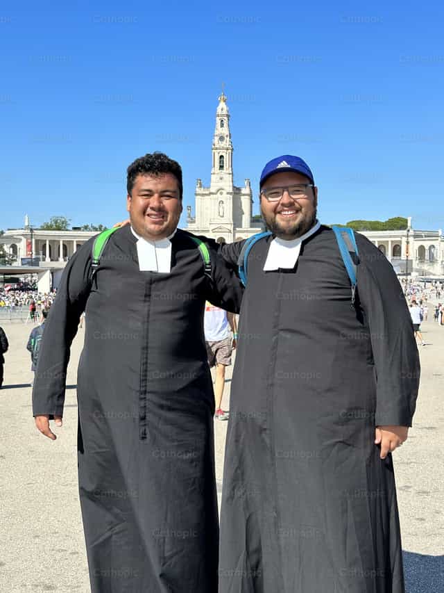 La alegría de ser Hermanos - Banco de imágenes católicas