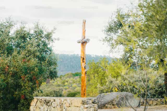 Cruz en el monasterio de las monjas agustinas - Banco de imágenes católicas - Fotografía por Almures Studio