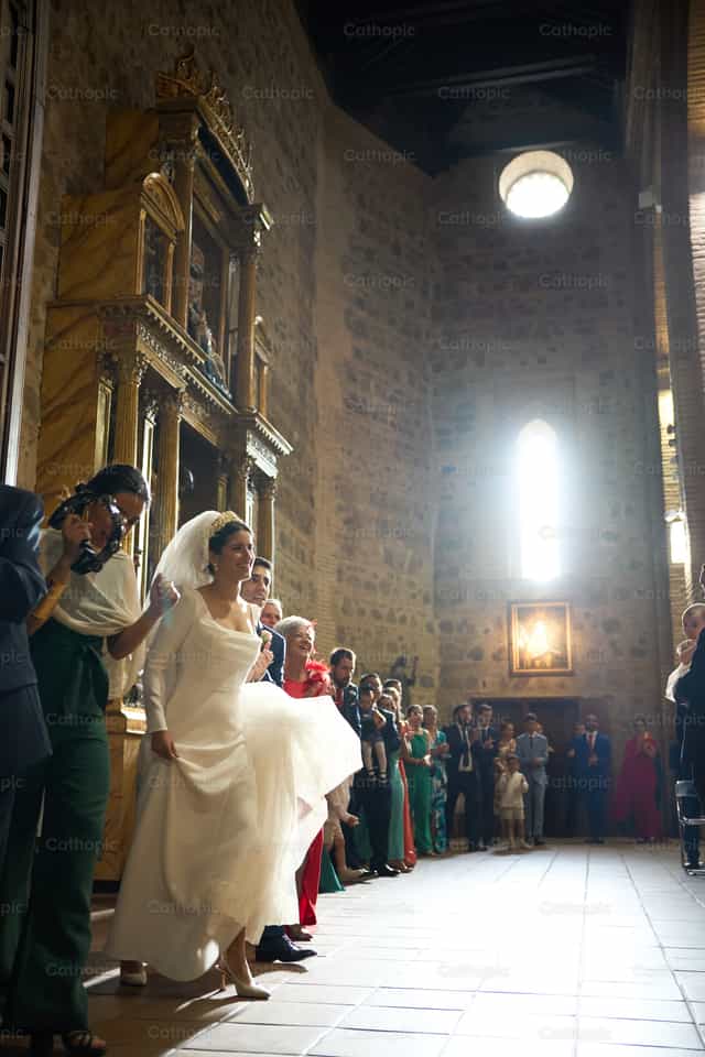 Celebración del camino tras la boda - Banco de imágenes católicas - Fotografía por Iván W. Jaques