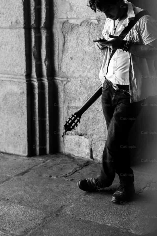Musico - Banco de imágenes católicas - Fotografía por Sergi Canal