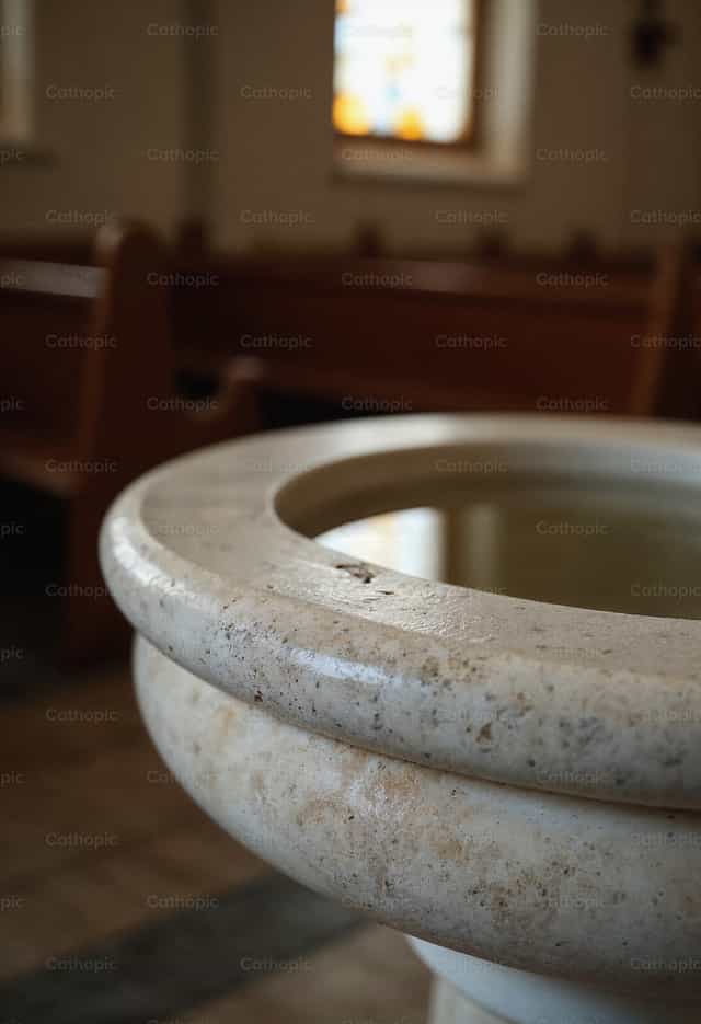 Lavage baptismal dans l’Église - Images catholiques de stock - Photo de Noemí Márquez