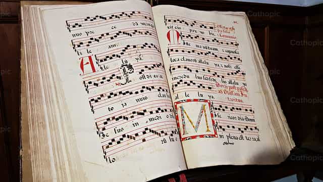 Canto gregoriano in latino - Immagini stock cattoliche
