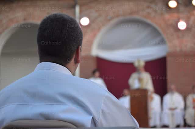 Ordenacion Diaconal - Banco de imágenes católicas