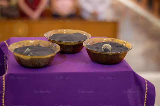 Cinzas - Imagens católicas de stock