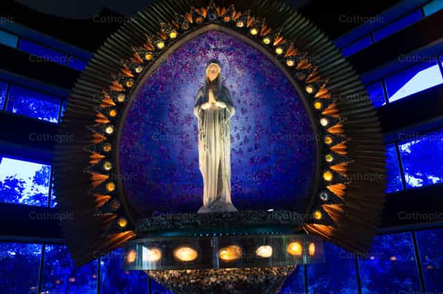 Nossa Senhora de Itakua - Imagens católicas de stock