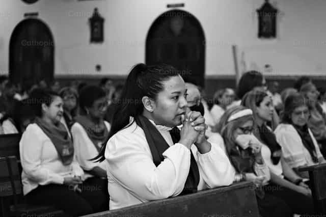 Oración con Jesús - Banco de imágenes católicas - Fotografía por Leider Mendoza