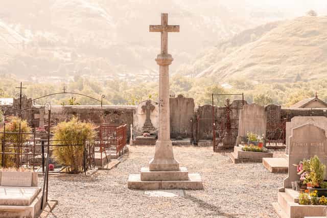 Cross in cemetery - Catholic stock images - Photo by dinax