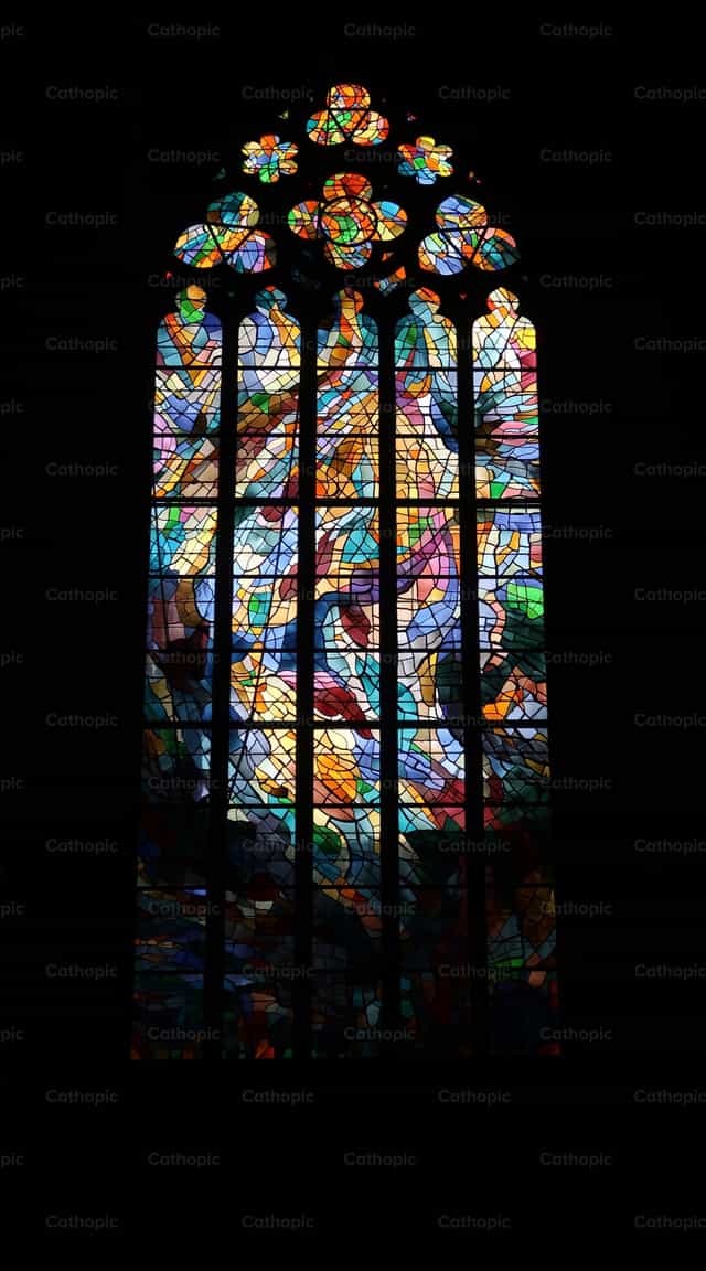 May salaming may kulay sa simbahan - Mga Catholic stock image