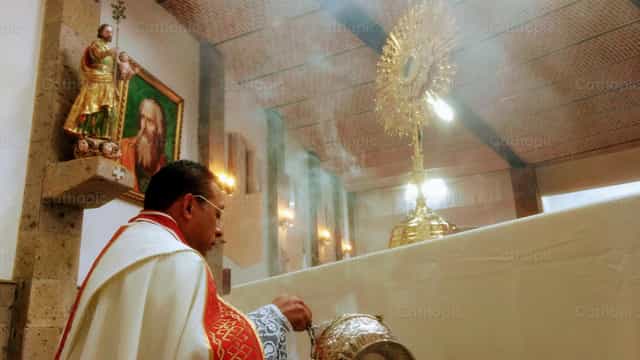 Adoremos a Cristo Rey - Banco de imágenes católicas